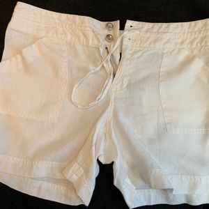 Ladies white linen/cotton short size 10